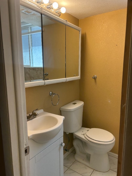 Building Photo - 4519 Cook St