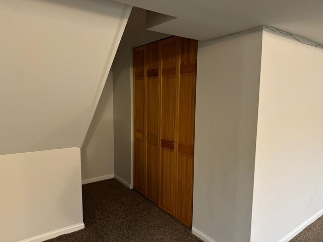 Building Photo - 923 W Fletcher St