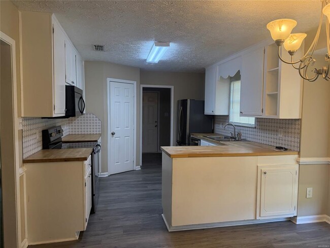 Building Photo - 1206 Kingston Green Dr