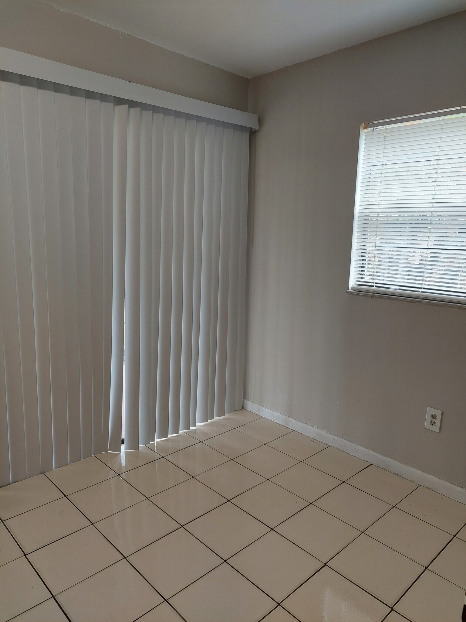 Building Photo - 4389 Edward Rd