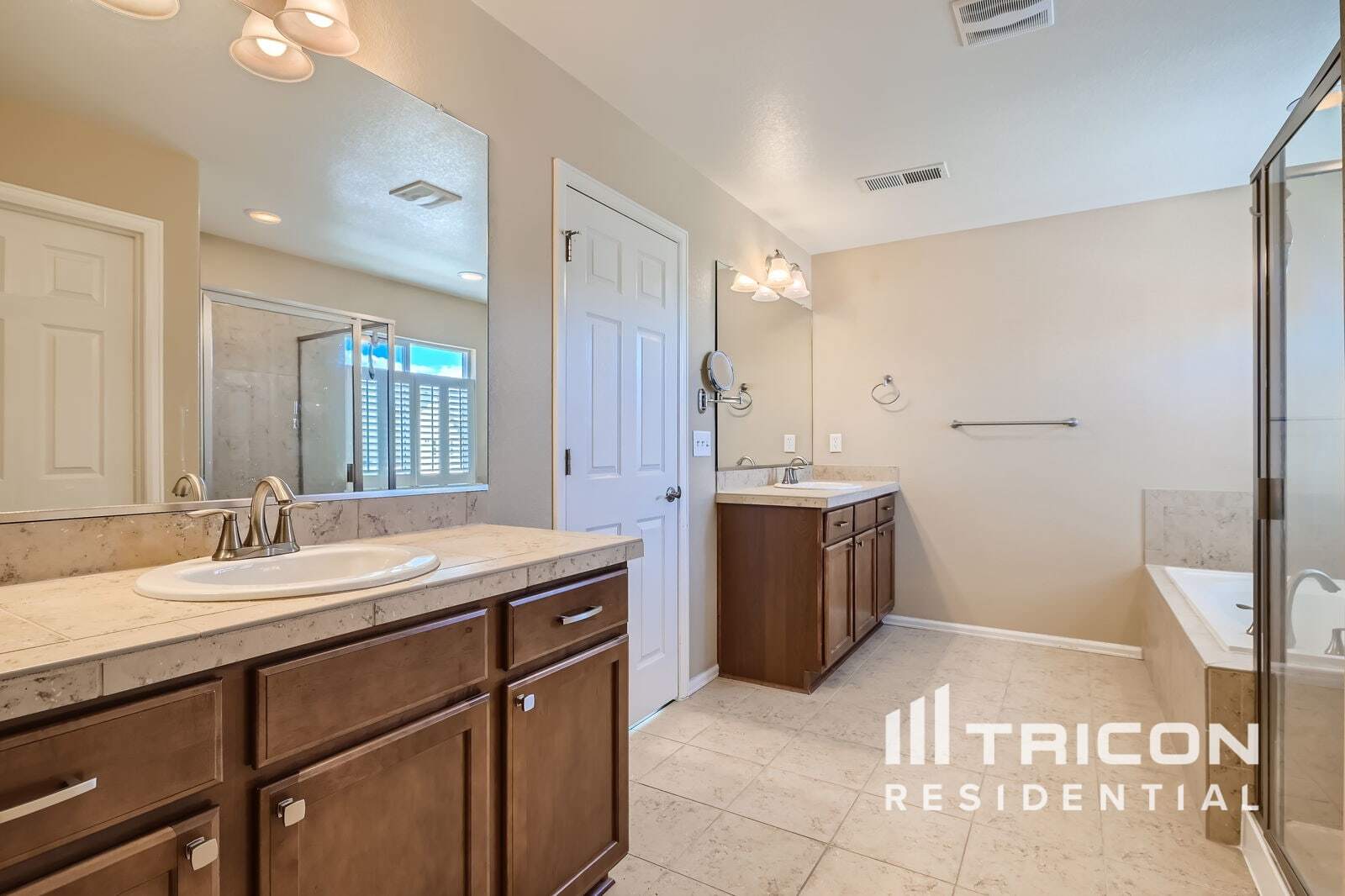 Building Photo - 4095 Eagle Ridge Way