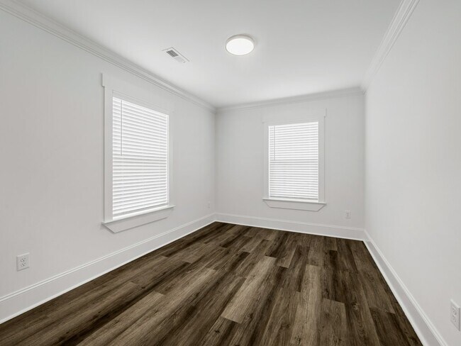 Building Photo - 214 Averill St