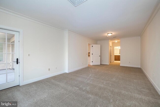 Building Photo - 510 Wellington Square