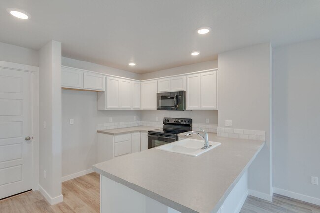 Building Photo - Beautiful 2 Bedroom Cottage Available!