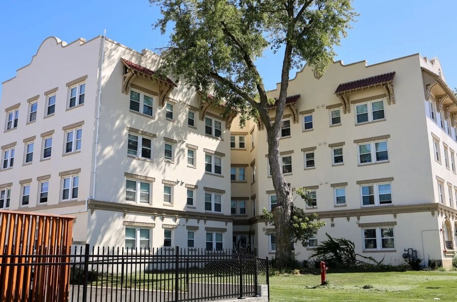 Interior Photo - Hanscom and Georgia Row Apartments
