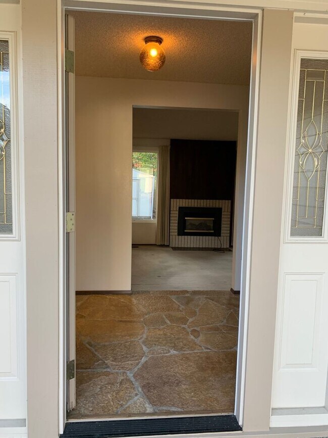 Building Photo - Spacious 3 bed 2 bath rambler home in Boulevard Lane, Renton