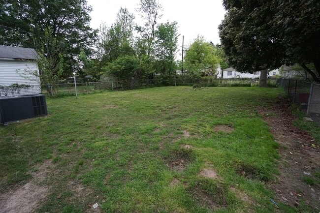 Building Photo - 2 Bed 1 Bath House Total Electric