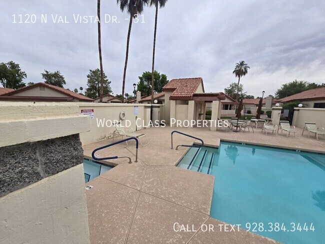 Building Photo - 1120 N Val Vista Dr