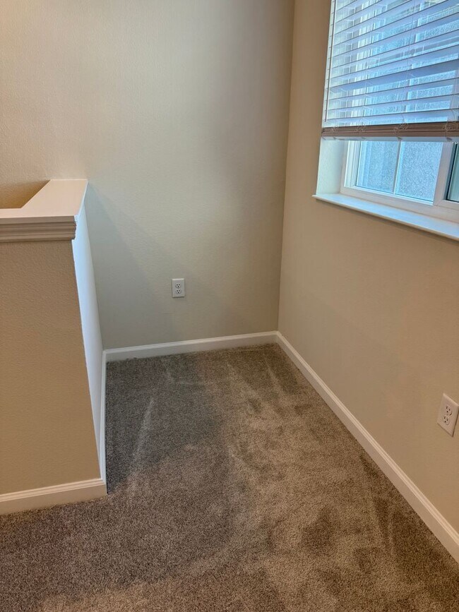 Building Photo - GATED 3 BEDROOM, 2.5 BATHROOM IN OVIEDO