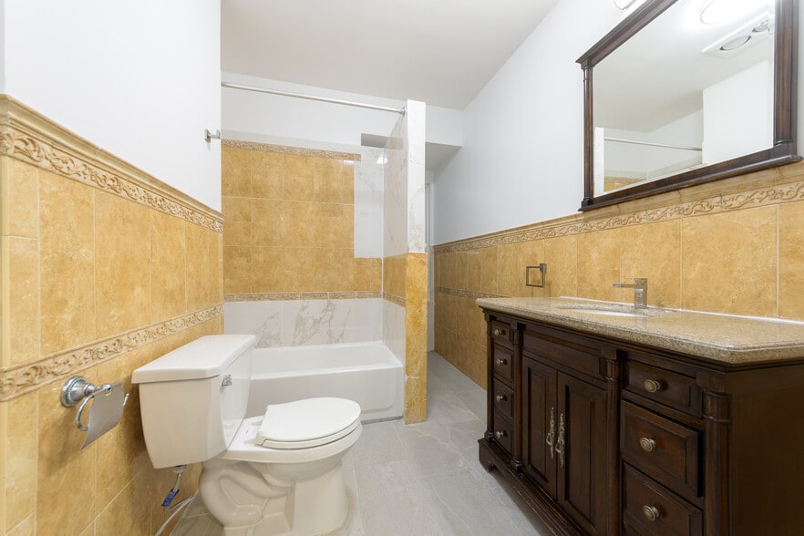 Building Photo - 222 Primrose Ave