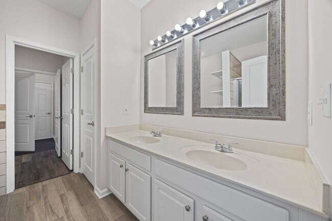 Building Photo - Idyllic 3-bed, 2.5 bath in the desirable W...