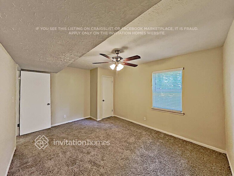 Building Photo - 2462 Lakewood Dr NW