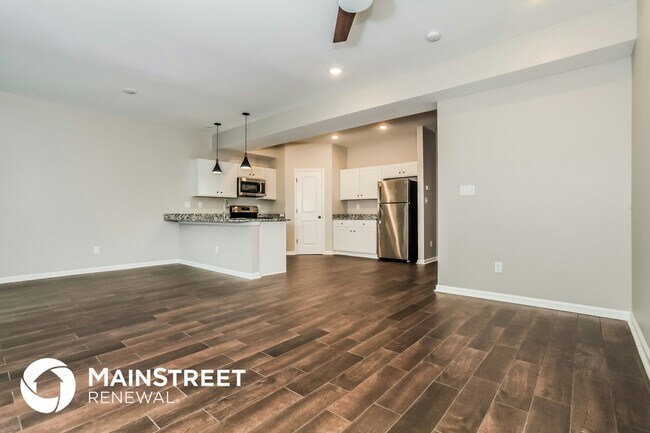 Building Photo - 2052 N Sarah Dr