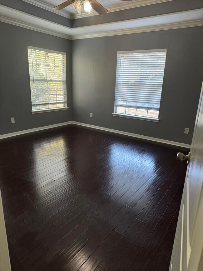 Building Photo - 1722 Evergreen Ln