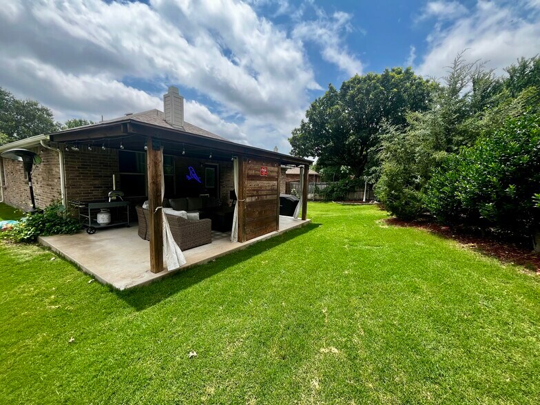Building Photo - 13183 Cowper Dr