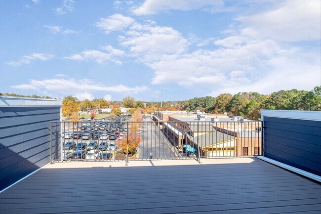 Building Photo - Corner Townhome with Roof Top Deck in Down...