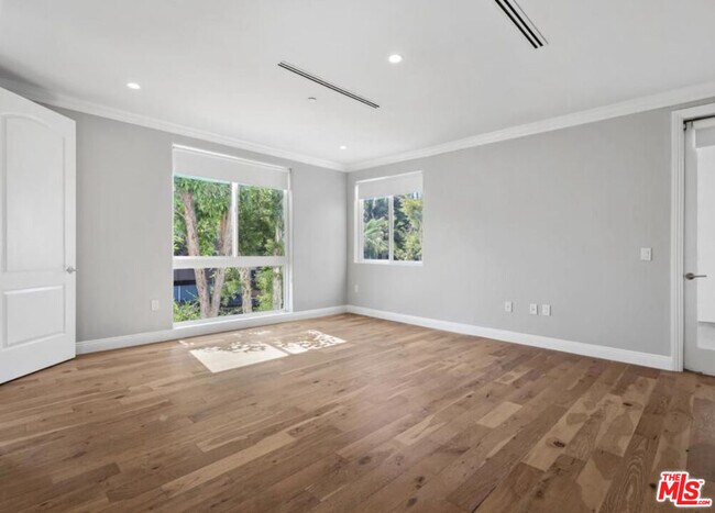 Building Photo - 1283 Havenhurst Dr