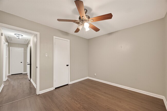 Building Photo - 514 Evonne St