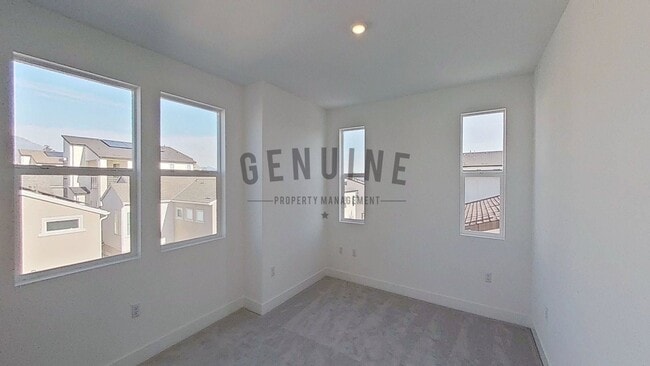 Building Photo - Spacious 4Bd 4Ba Tri-Level Home in Luna Park Community in Irvine