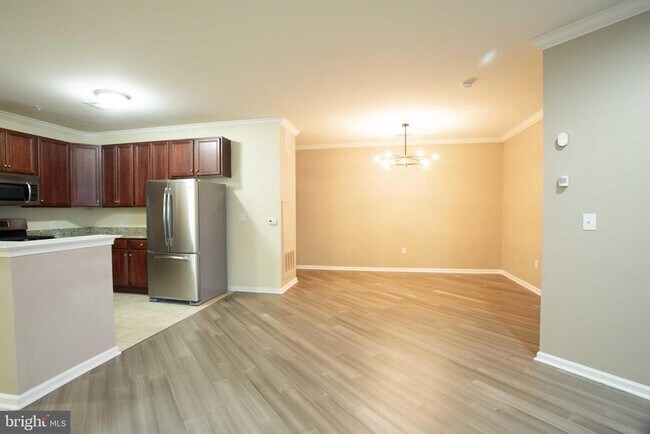 Building Photo - 350 W Elm St