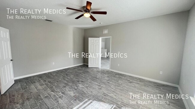 Building Photo - 1138 Kareena St NW