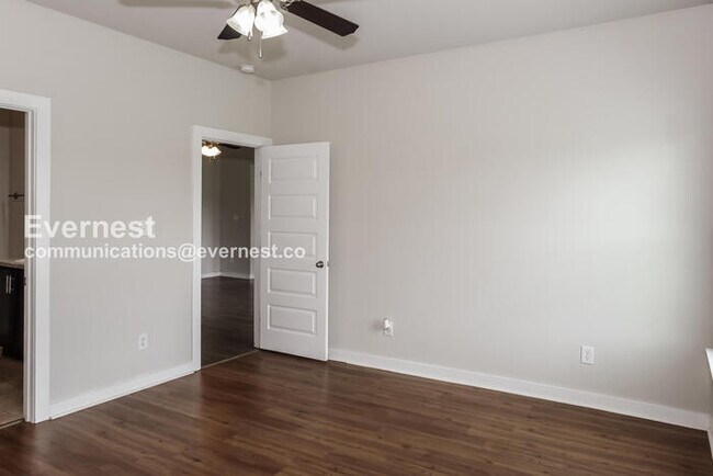 Building Photo - 120 Grip Dr