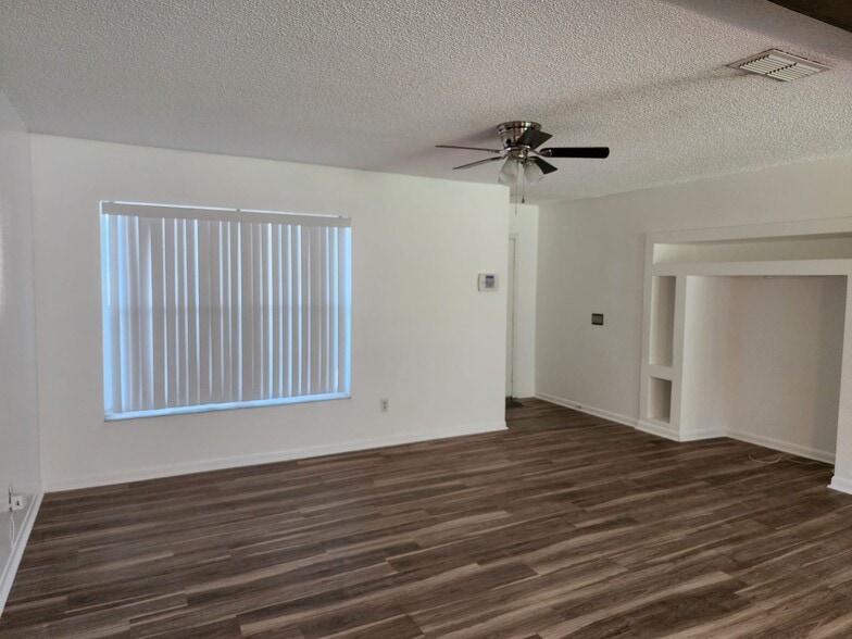 Building Photo - 14532 Knoll Ridge Dr