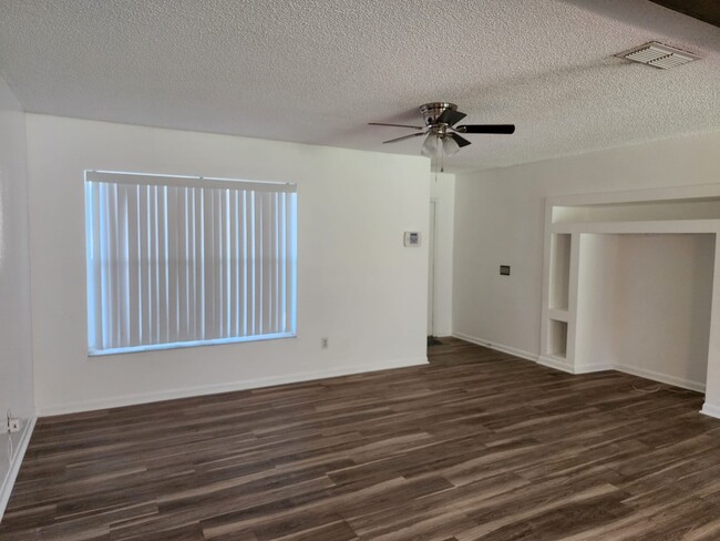 Building Photo - 14532 Knoll Ridge Dr