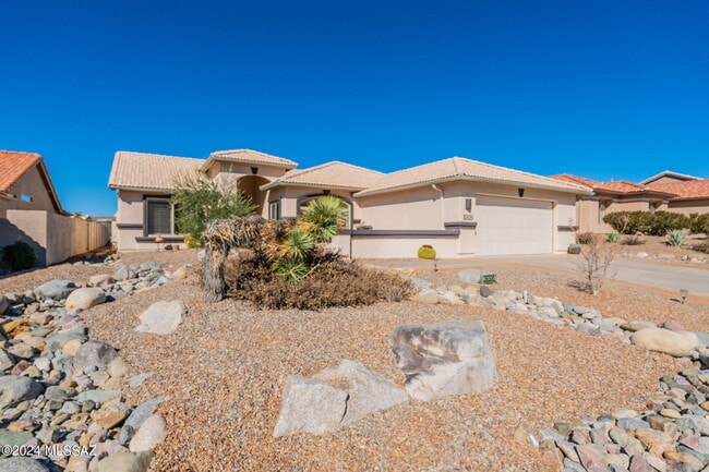 Building Photo - 36500 S Rock Crest Dr