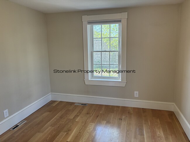 Building Photo - 31 Queen St