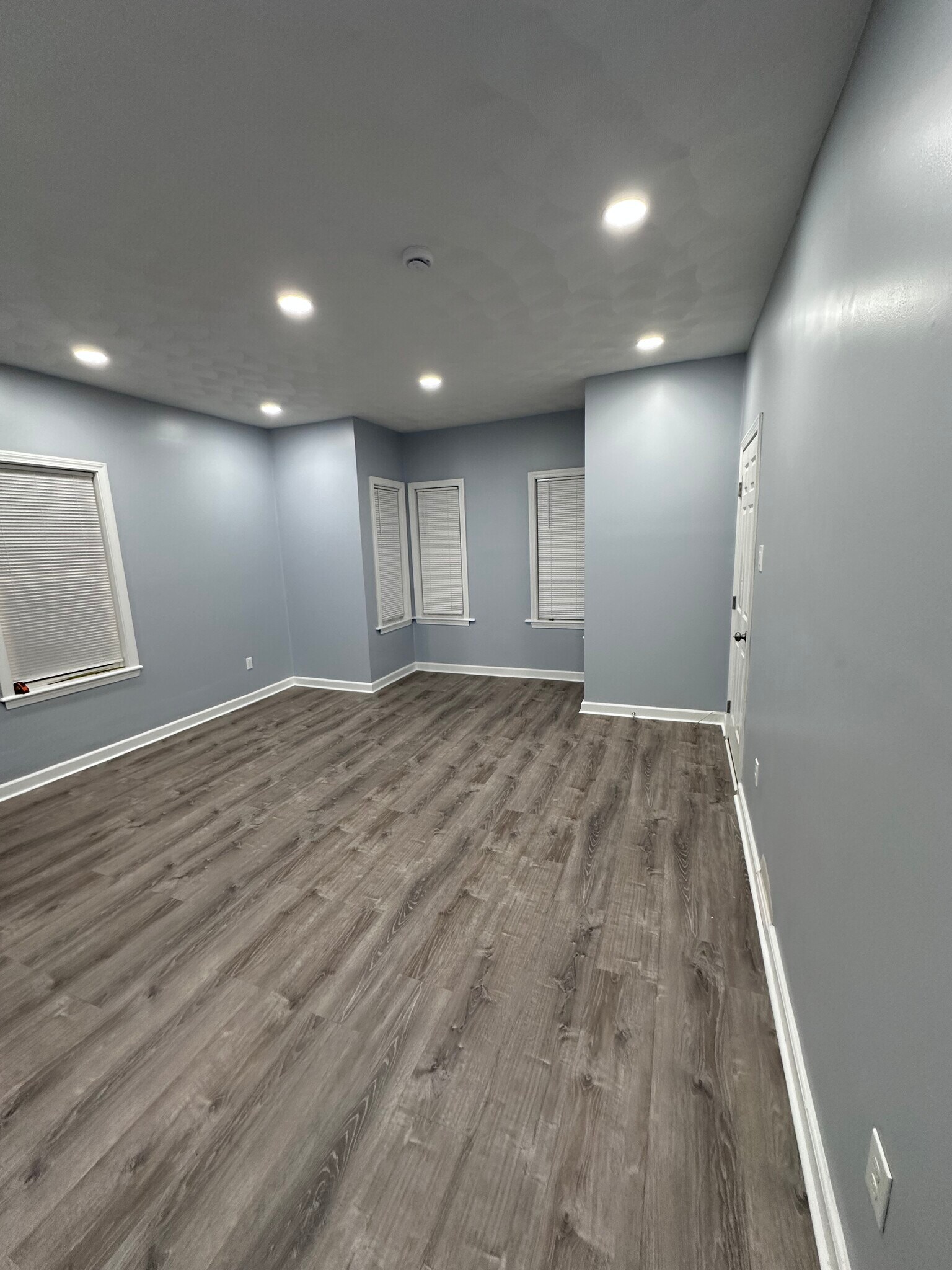 Building Photo - 143 Jencks St