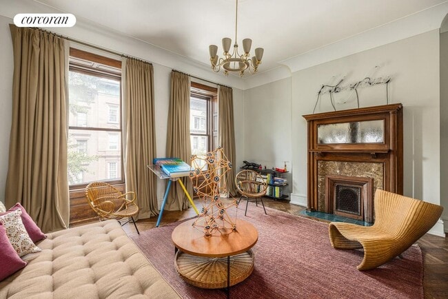 Building Photo - 22 W 70th St