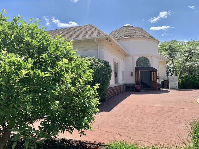 Building Photo - 13200 W Heiden Cir