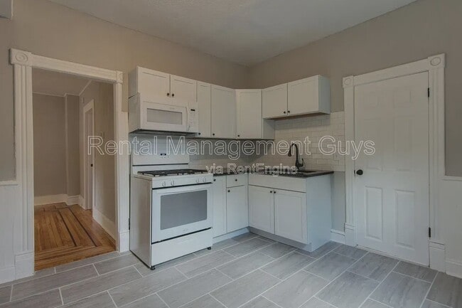 Building Photo - 1500 N Irving Ave