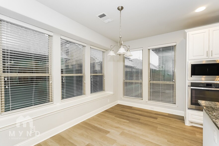 Building Photo - 120 Knight of Realm Blvd