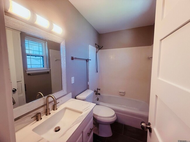Building Photo - 4320 Bluebonnet Rd