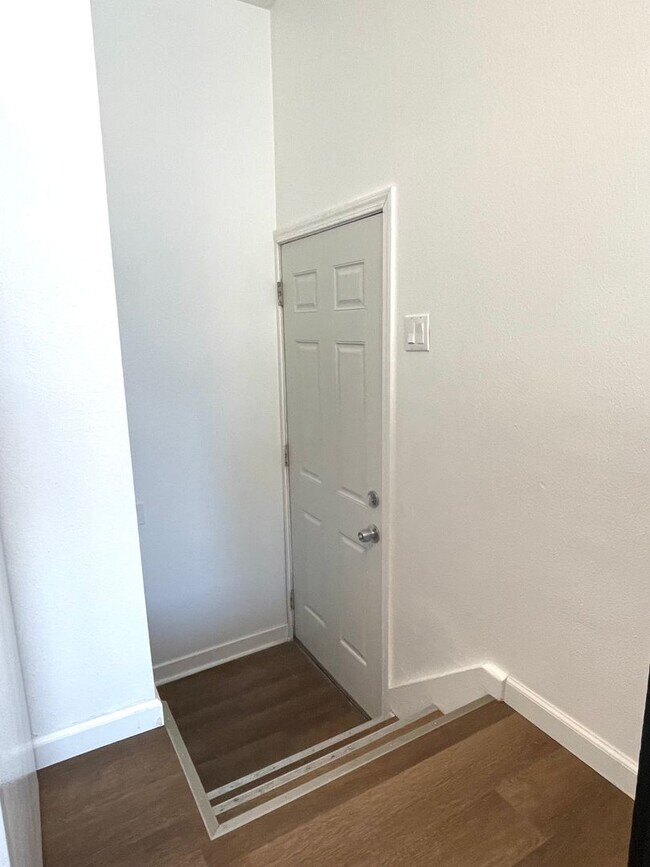 Building Photo - Completely Remodeled Three Bedroom One Bath in Richland - Move in Ready!!