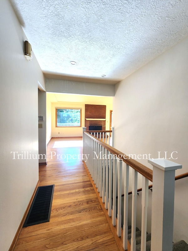 Building Photo - 405 SE 68th Ave
