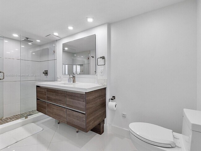 Building Photo - 550 S Ocean Blvd