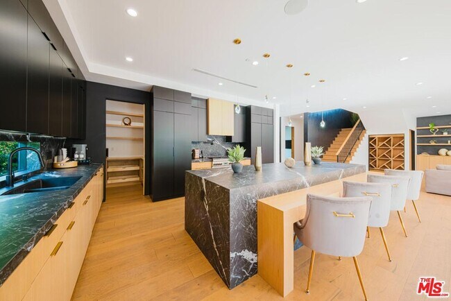 Building Photo - 5141 Varna Ave