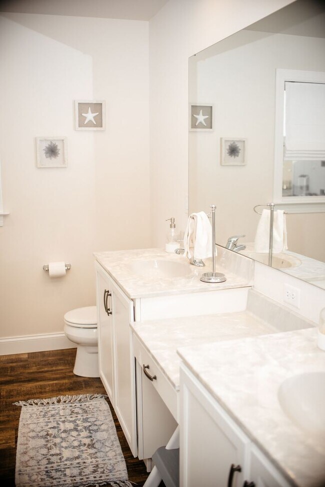 Building Photo - 220 Callie Dr