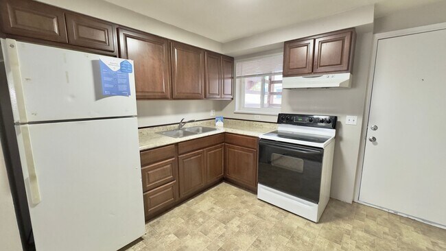 Building Photo - 2915 Straus Ln