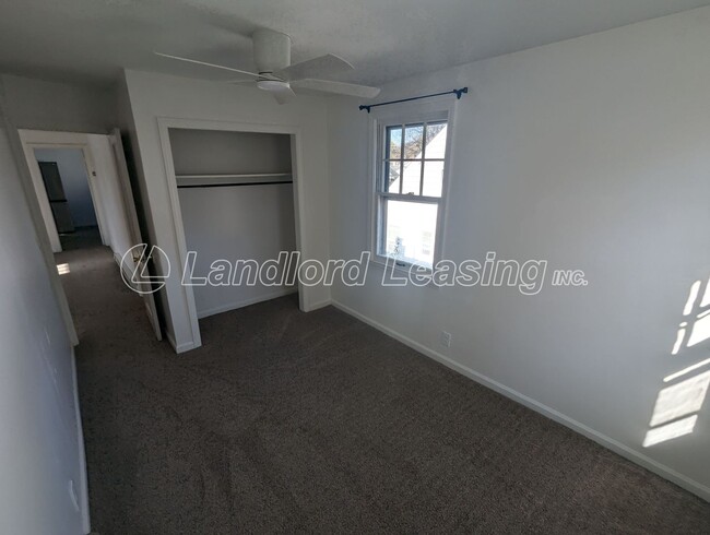 Building Photo - Cozy Upstairs Duplex with Balcony and Updates