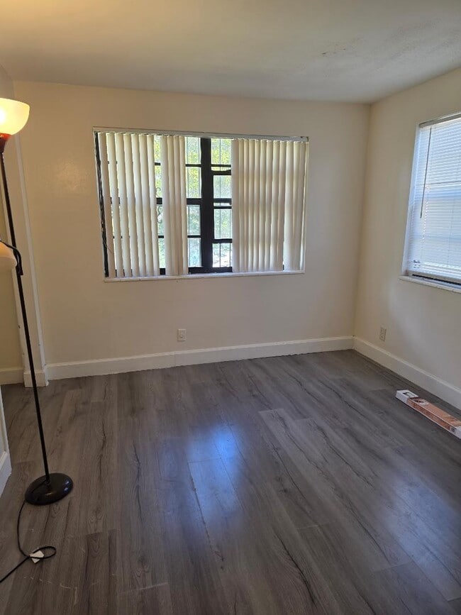 Building Photo - 91 NE 2nd Ave