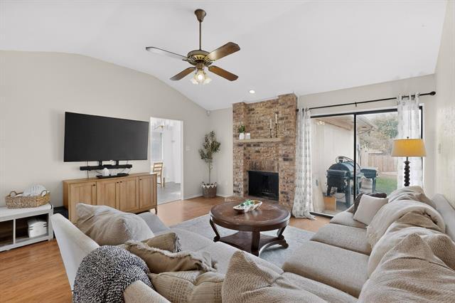 Building Photo - 594 King Cir