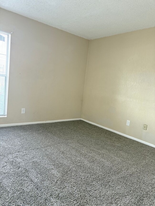 Building Photo - 3510 Parkmoor Village Dr