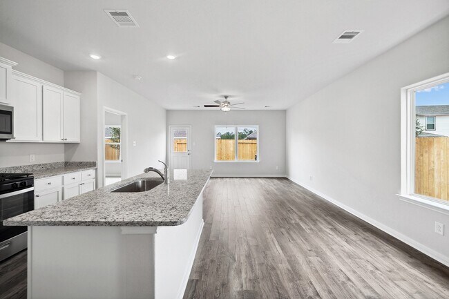 Building Photo - 5910 Peony Pl