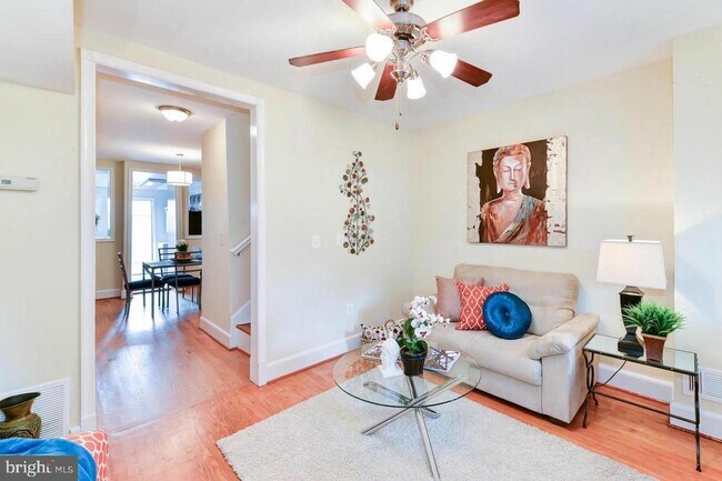 Building Photo - 1648 L St NE