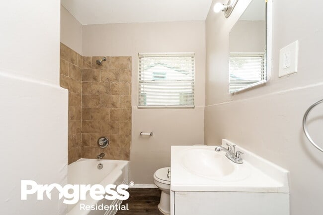 Building Photo - 2331 Westbrook Cir N