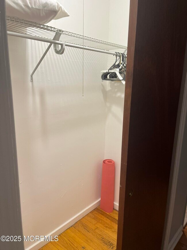 Building Photo - 1727 River Rd